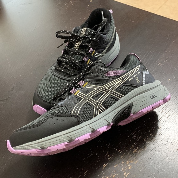 Gently Used - only worn once - too small - - Picture 3 of 5